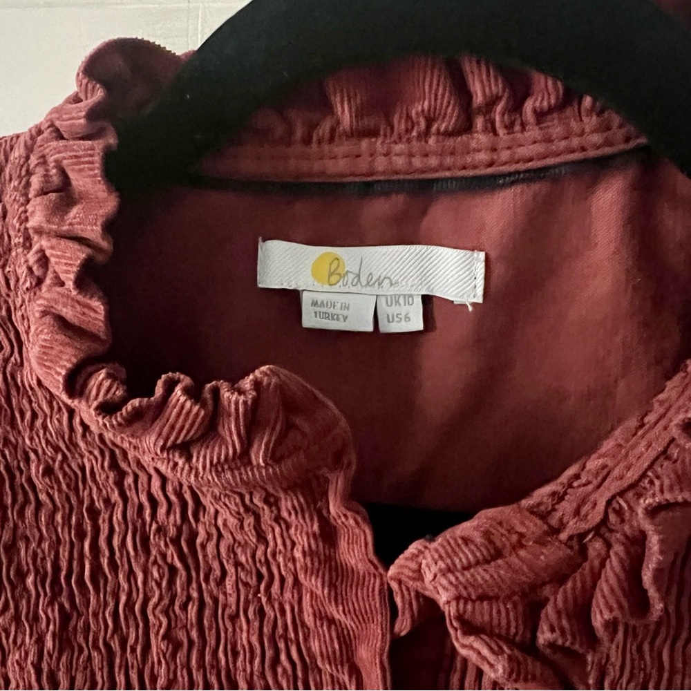 Boden Smocked High Neck Shirt in
Red Oak Corduroy, Size 6 - Picture 8 of 15